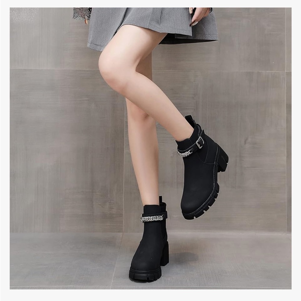 NIB Yetier Chunky Chelsea Ankle Boots Womens w Silver Chain Sz 6 Heel 2.5”